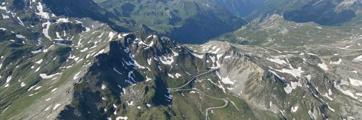 Flugwegposition um 15:48:24: Aufgenommen in der Nähe von Gemeinde Heiligenblut, 9844, Österreich in 2987 Meter